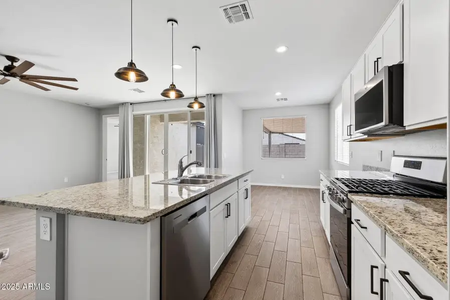 22_11233_E_Upton_Ave72_mls