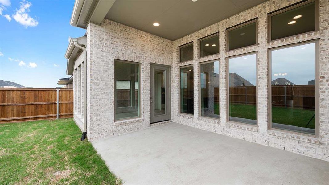 Exterior details and patio area of a home in Cambridge Crossing, Celina (Image 2).