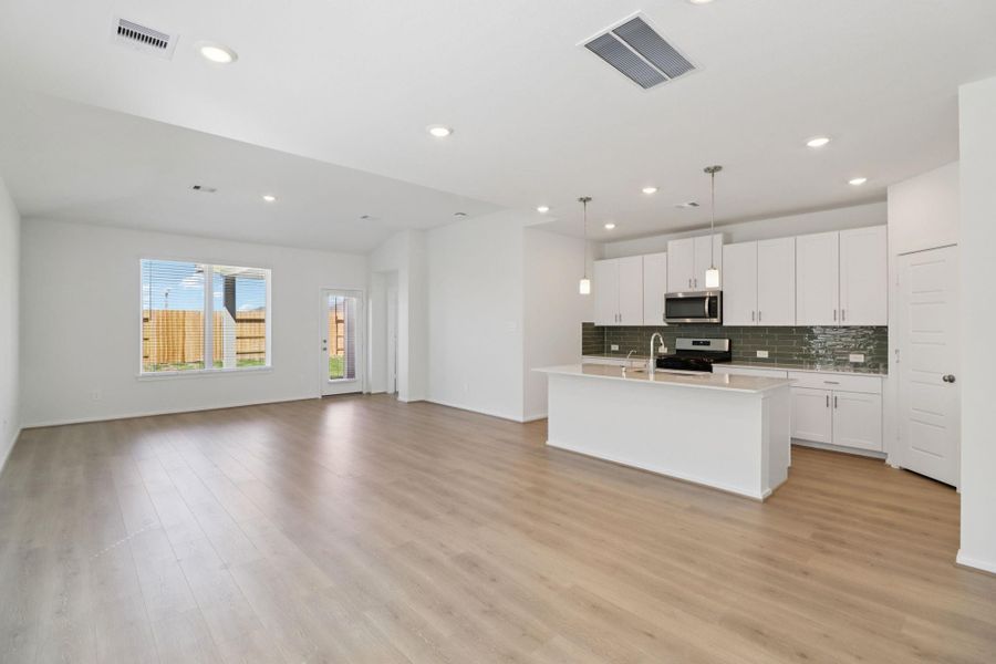 Spacious, unfurnished interior of a new home in Pine Lake Cove - Premier Series, Montgomery (Image 25).
