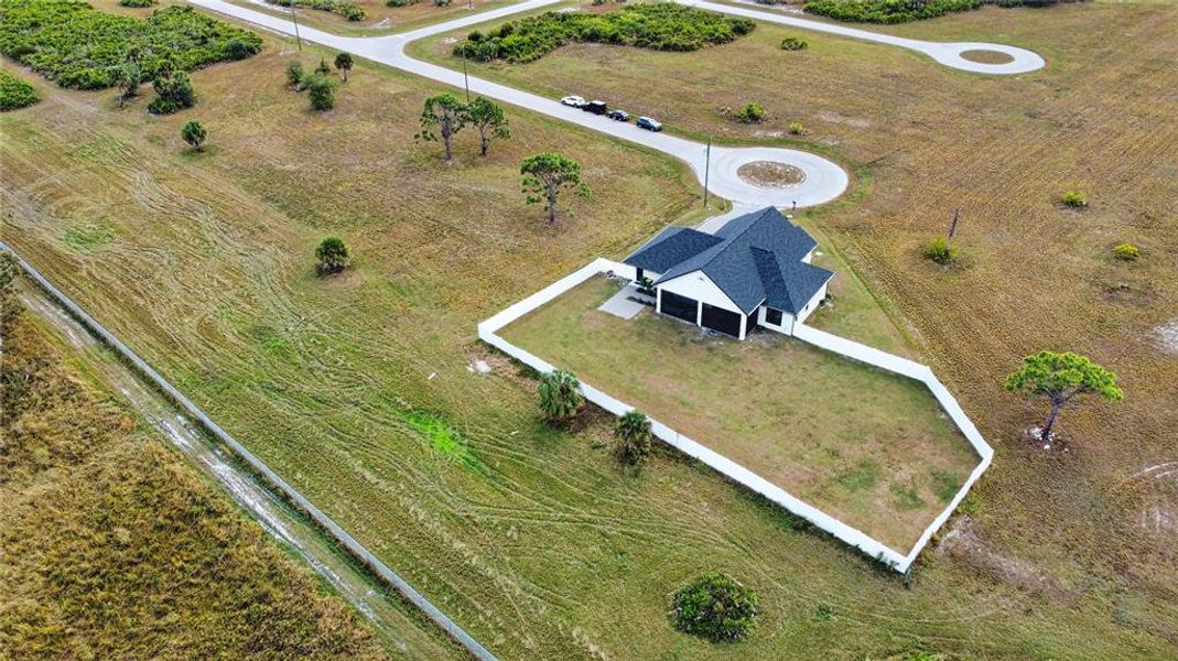 Community amenities in , Placida (Image 35).