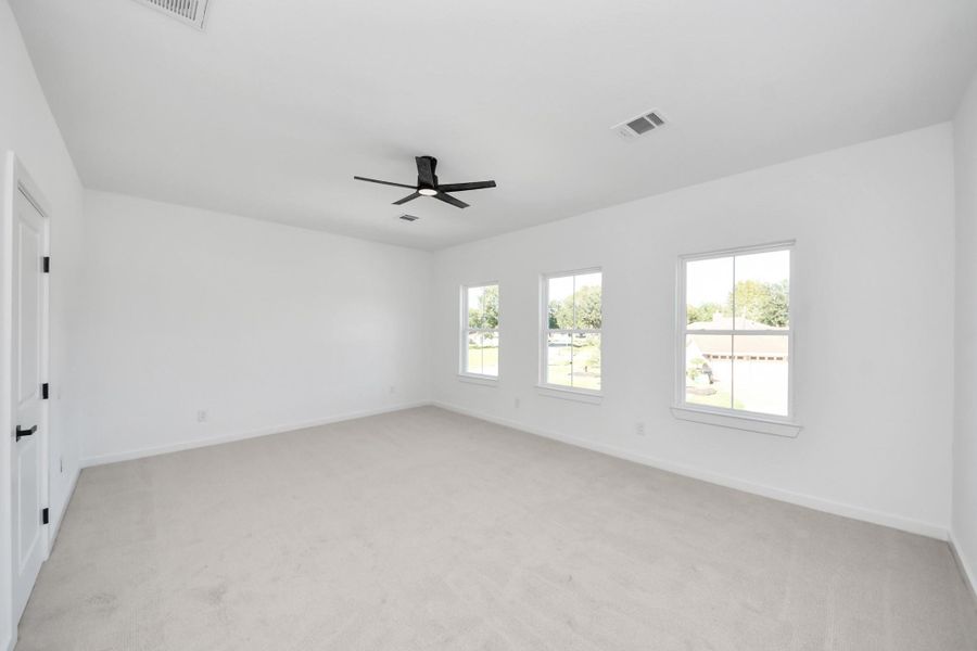 Spacious, unfurnished interior of a new home in , Houston (Image 21).