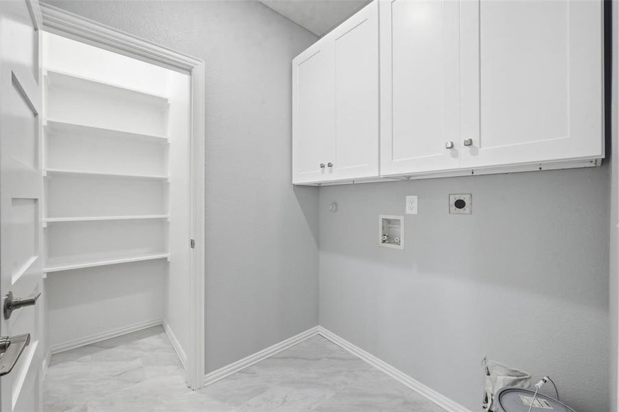 Spacious, unfurnished interior of a new home in , Farmers Branch (Image 29).