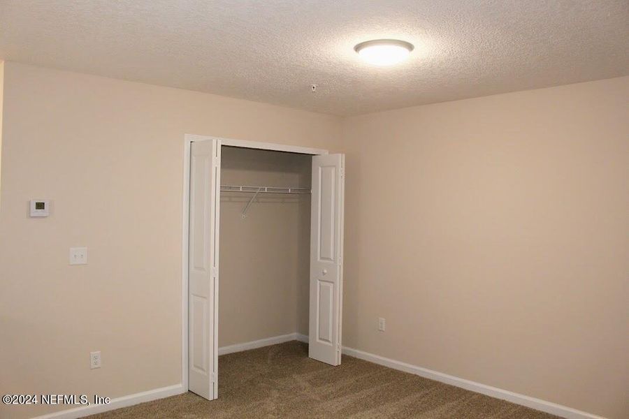 Spacious, unfurnished interior of a new home in , Middleburg (Image 18).