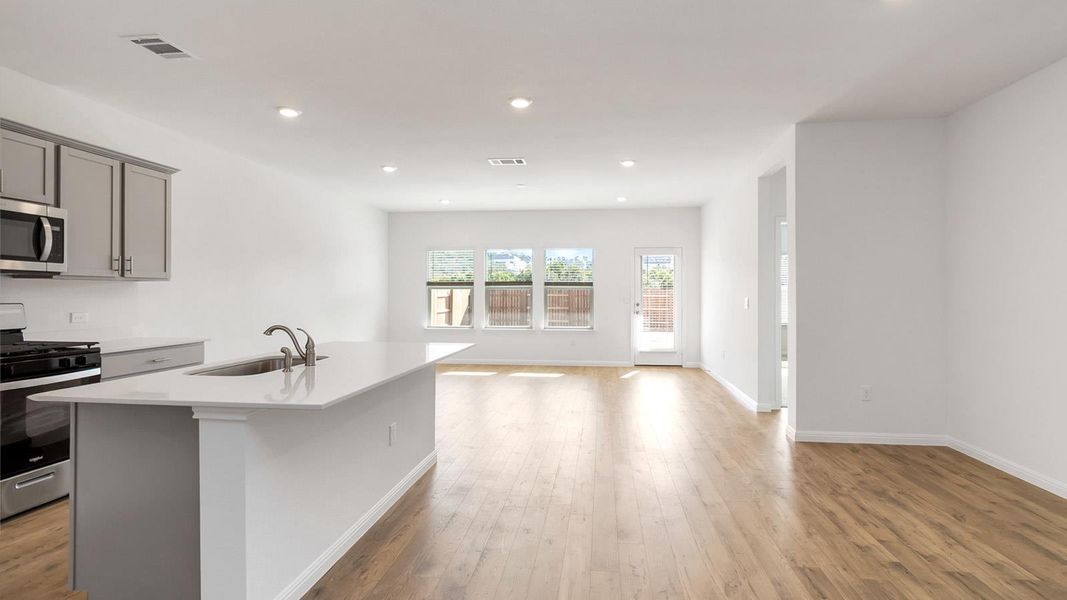 Spacious, unfurnished interior of a new home in Bar W Ranch, Leander (Image 15).