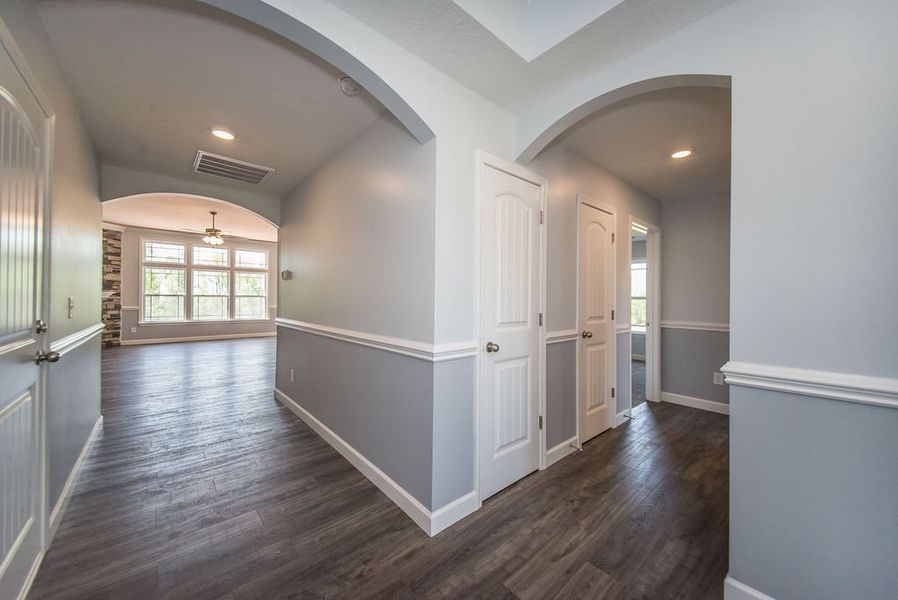 Representative unfurnished interior of a home built from the Franklin by Enchanted Homes in Guadalupe Heights, Seguin (Image 47).