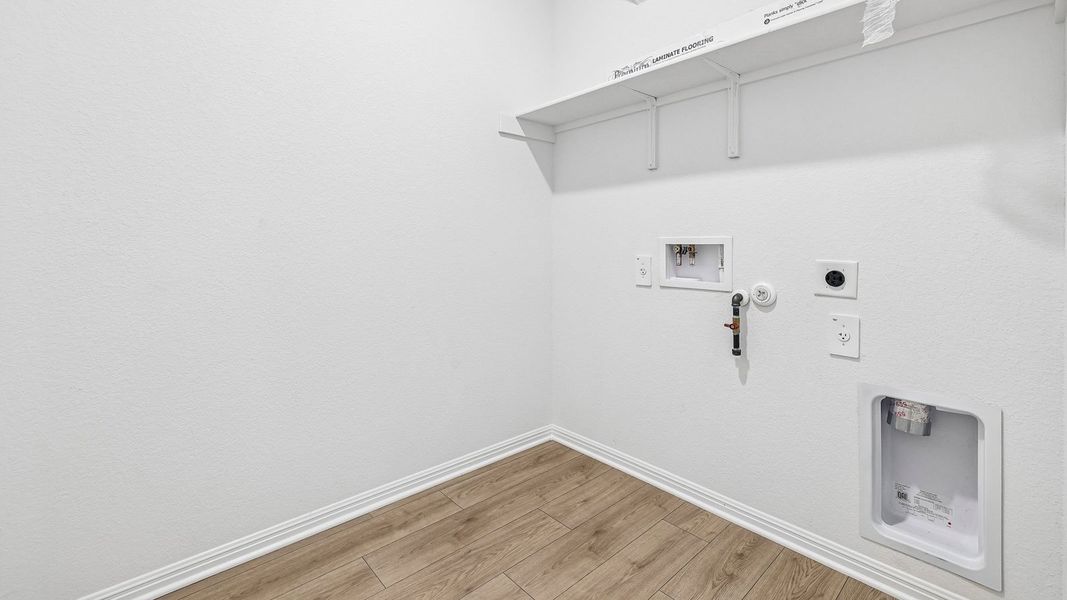 Spacious, unfurnished interior of a new home in Bar W Ranch, Leander (Image 30).