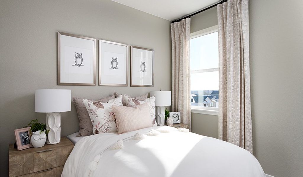 Devoe-D587-CityscapeAtHaskinsStation bedroom