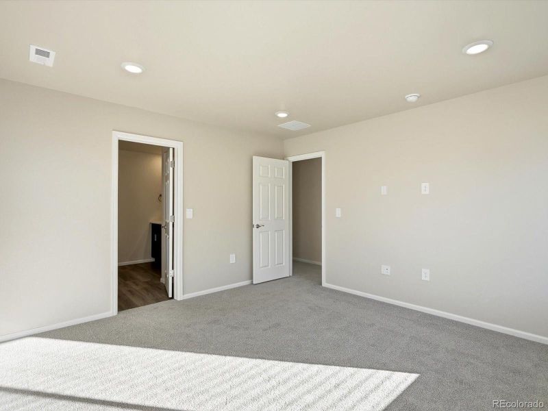 Spacious, unfurnished interior of a new home in Three Hills, Morrison (Image 16).