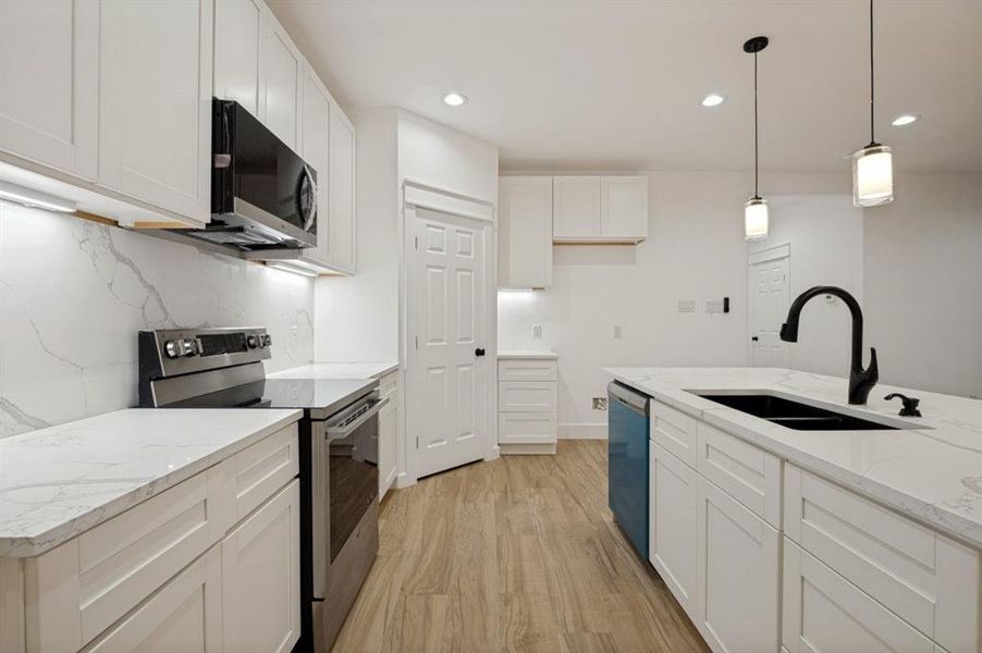 Furnished interior view inside a new home in , Seagoville (Image 15).