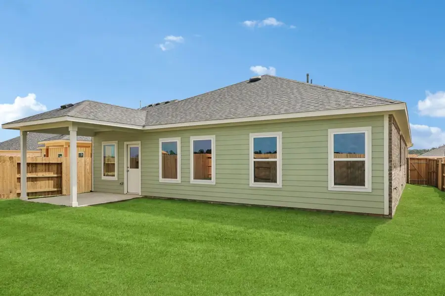 Exterior details and patio area of a home in Sorella, Tomball (Image 3).