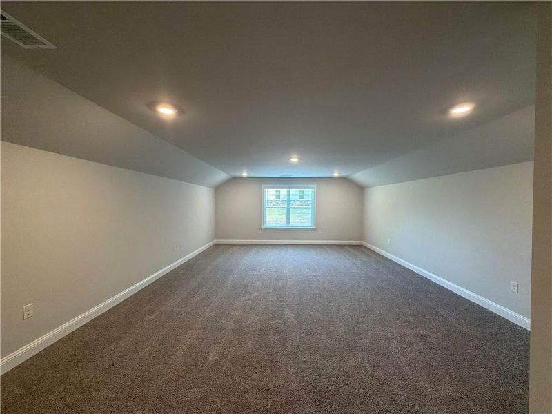 Spacious, unfurnished interior of a new home in Tuscany Hills, Douglasville (Image 28).