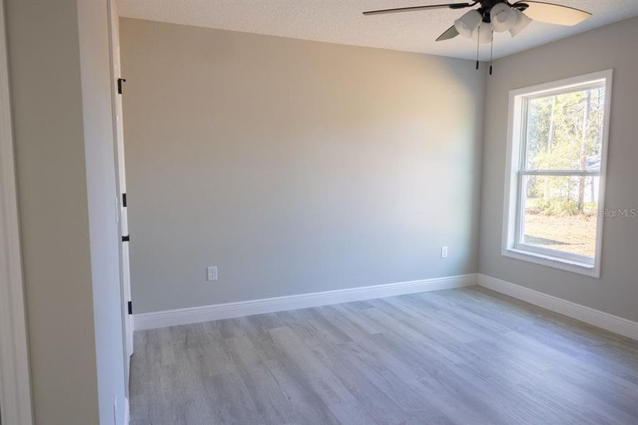 Spacious, unfurnished interior of a new home in , Citrus Springs (Image 10).