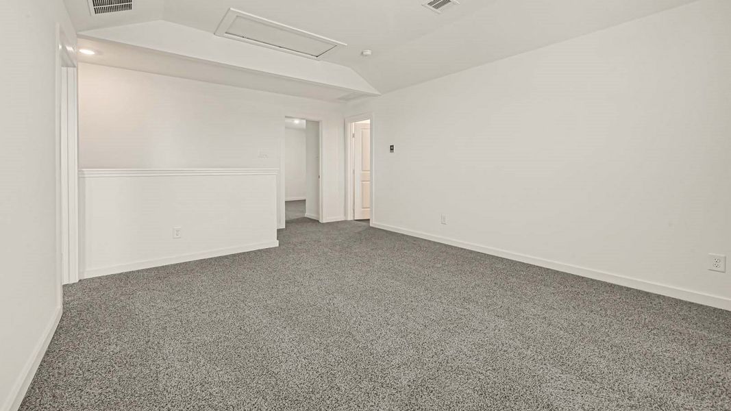 Spacious, unfurnished interior of a new home in Holly Ridge, Rosenberg (Image 26).