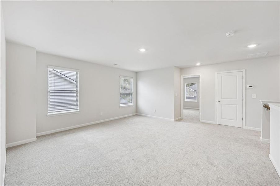 Spacious, unfurnished interior of a new home in Westmont Preserve, Powder Springs (Image 49).