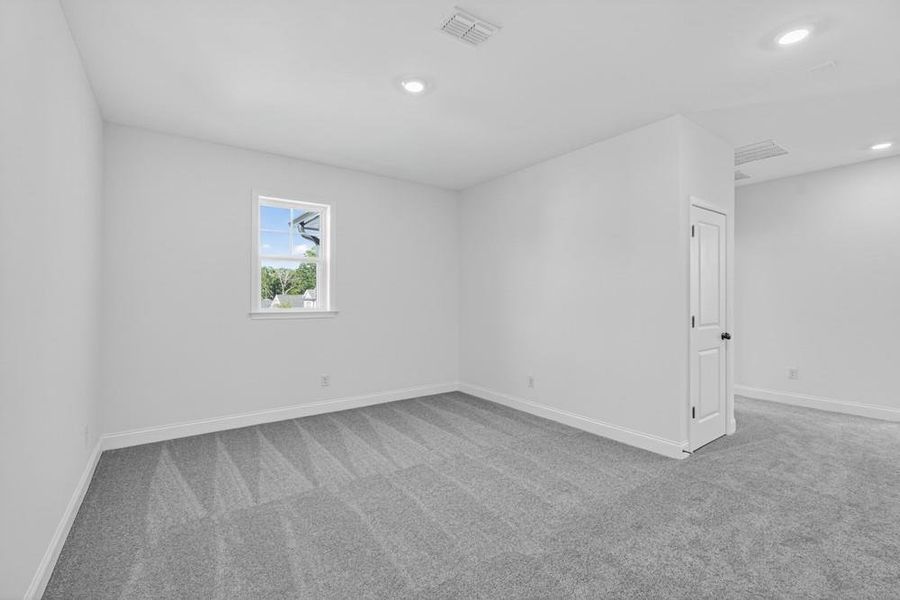 Spacious, unfurnished interior of a new home in Bailey Fence, Dacula (Image 20).
