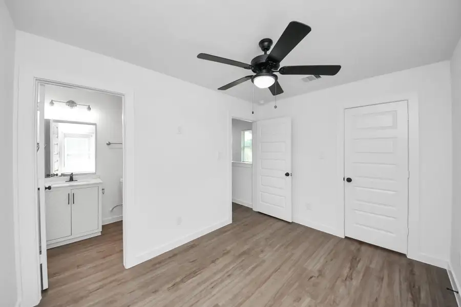 Spacious, unfurnished interior of a new home in , Houston (Image 6).