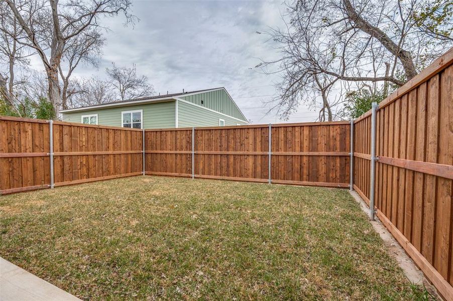 Exterior details and patio area of a home in , Dallas (Image 3).