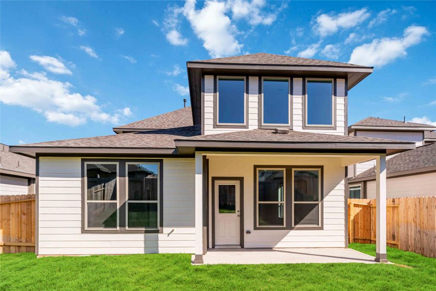 Exterior details and patio area of a home in Magnolia Springs, Montgomery (Image 4).