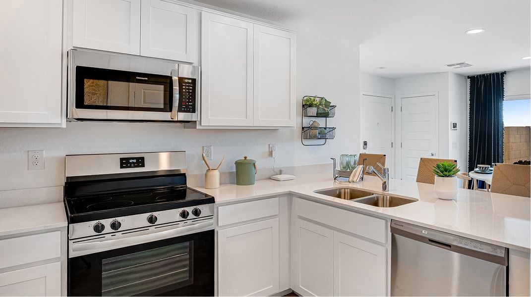 Premier Magma Ranch Vistas EI Stainless Steel Electric Oven Range