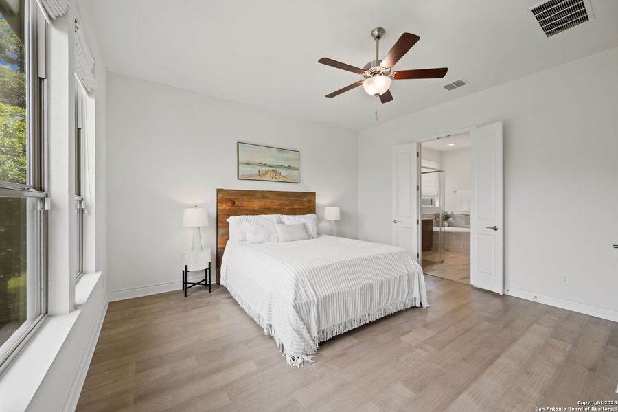 Furnished interior view inside a new home in Esperanza - 70', Boerne (Image 10). Furnished interior view inside a new home in Esperanza - 70', Boerne (Image 10).