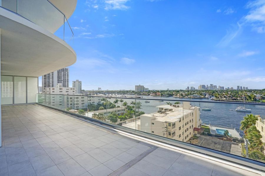 Spectacular Intracoastal and downtown views. Spectacular Intracoastal and downtown views.