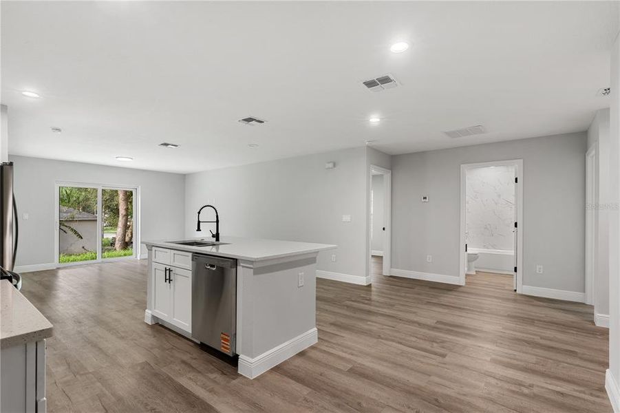 Spacious, unfurnished interior of a new home in , Orange City (Image 10).