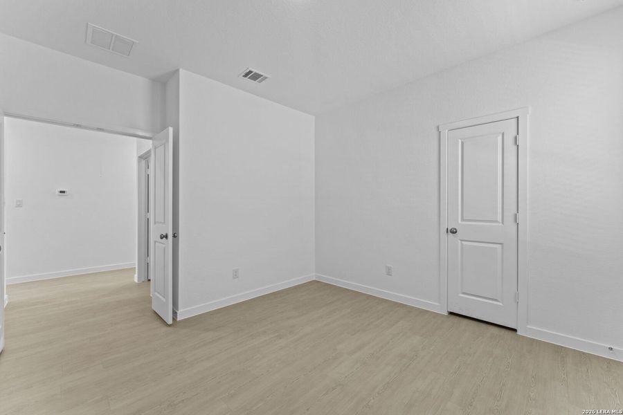 Spacious, unfurnished interior of a new home in Waterwheel, San Antonio (Image 16).