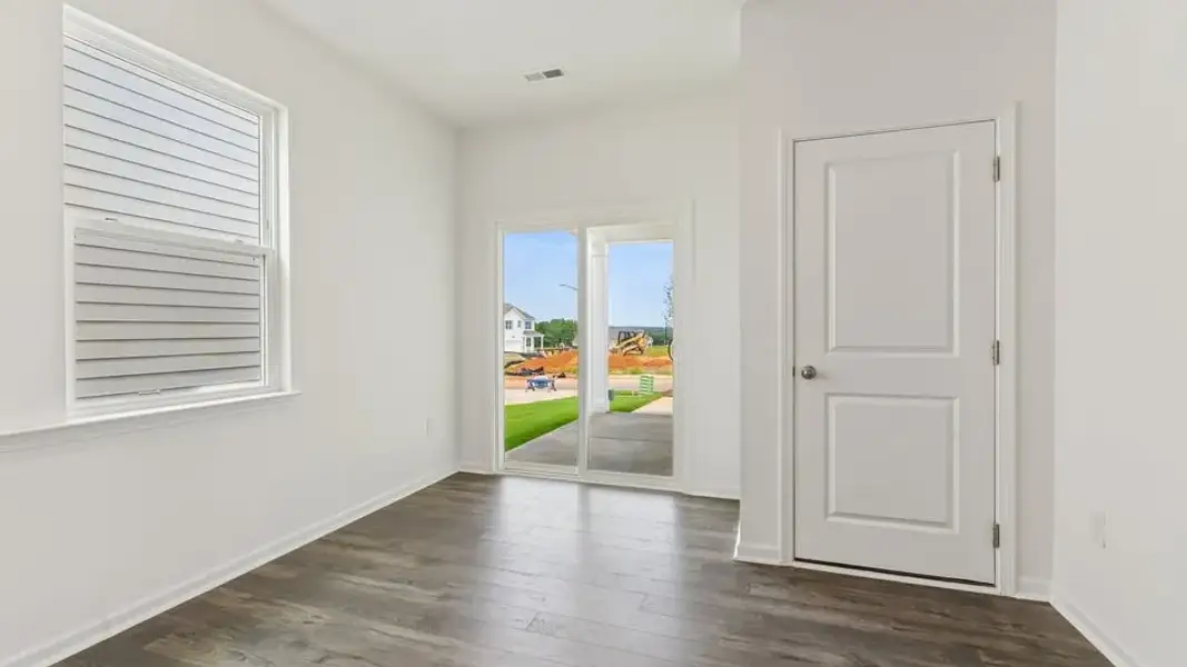 Spacious, unfurnished interior of a new home in Collins Ridge, Hillsborough (Image 26).