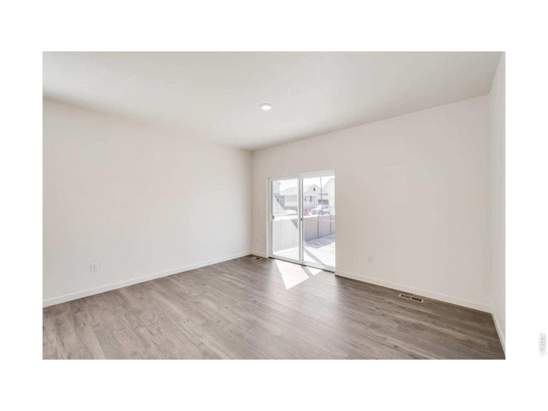 Spacious, unfurnished interior of a new home in Prairie Song, Windsor (Image 8).