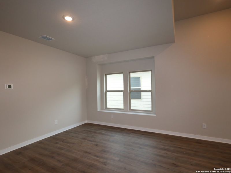 Spacious, unfurnished interior of a new home in Winding Brook, San Antonio (Image 20).