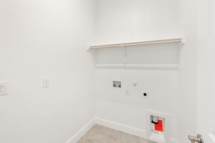 Spacious, unfurnished interior of a new home in Waverly Estates, Nevada (Image 33).
