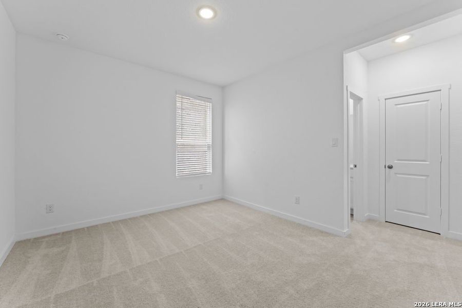 Spacious, unfurnished interior of a new home in Brookmill, San Antonio (Image 16).