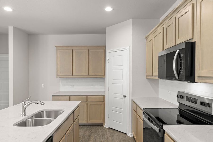 Front exterior of a new home in Creekside Ranch, Blue Ridge, TX, highlighting curb appeal (Image 7).