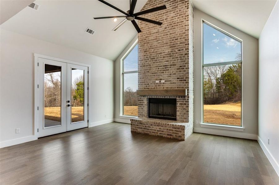 Spacious, unfurnished interior of a new home in , Weatherford (Image 33).