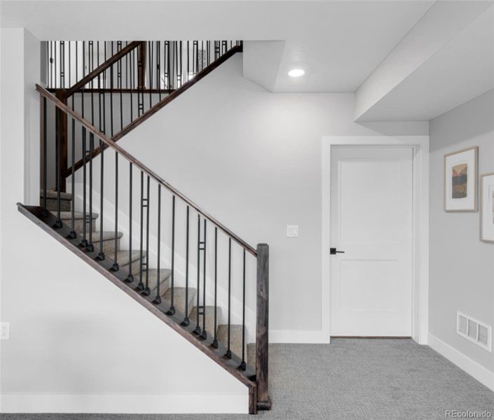 Spacious, unfurnished interior of a new home in Silver Leaf, Littleton (Image 26).