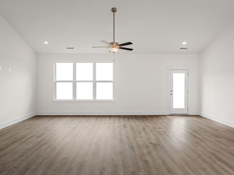 Spacious, unfurnished interior of a new home in Benders Cove, Mount Juliet (Image 23).