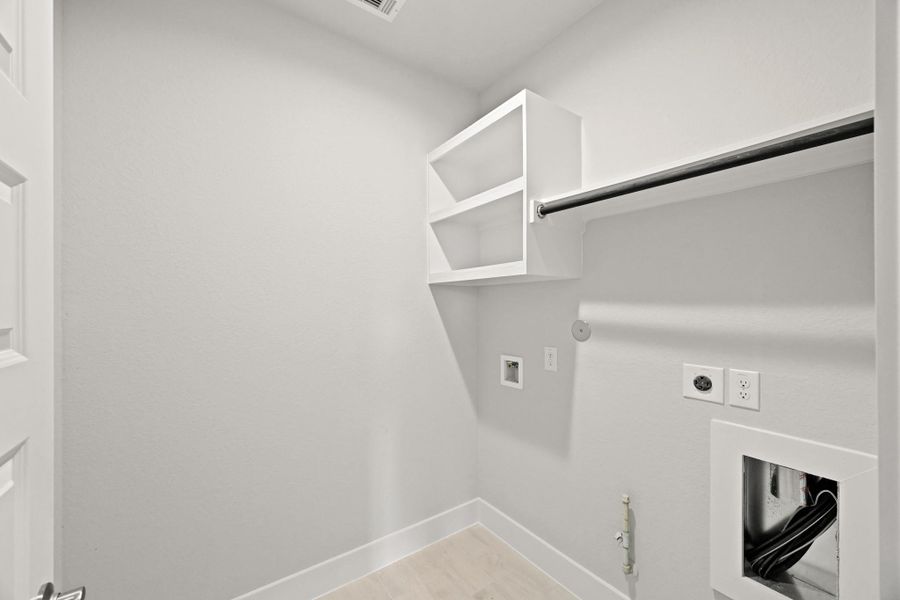 Spacious, unfurnished interior of a new home in Barton Creek Ranch, Conroe (Image 22). Spacious, unfurnished interior of a new home in Barton Creek Ranch, Conroe (Image 22).