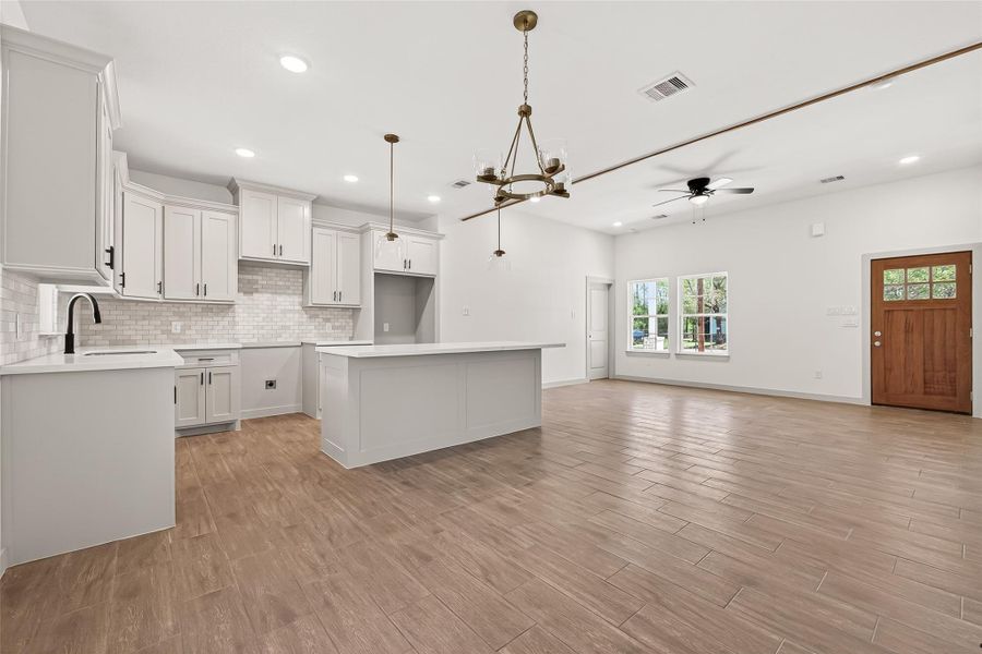 Spacious, unfurnished interior of a new home in , Hempstead (Image 16).