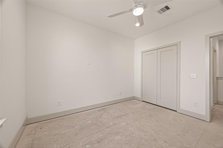 Spacious, unfurnished interior of a new home in , Houston (Image 10).