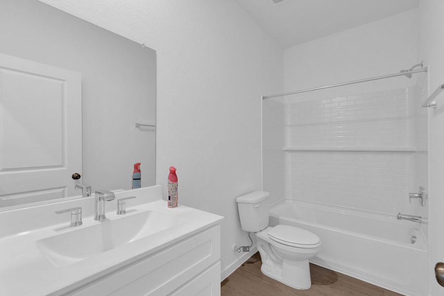 Large shared hall bath with tub/shower