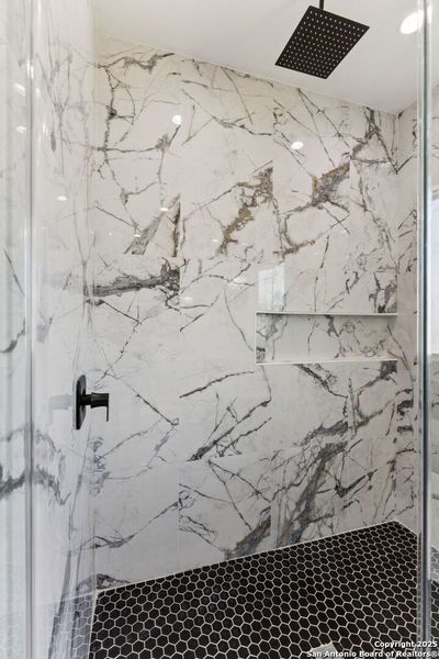 Close-up of interior finishes inside a home in , La Vernia (Image 21).