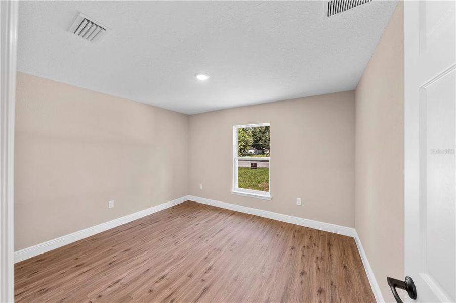 Spacious, unfurnished interior of a new home in , Ocala (Image 37).