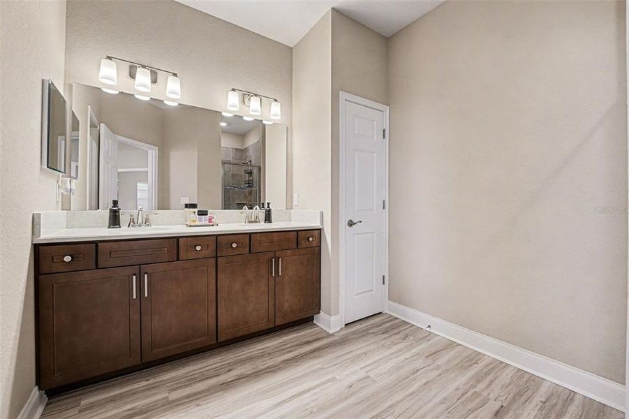 Furnished interior view inside a new home in , Lake Alfred (Image 16).