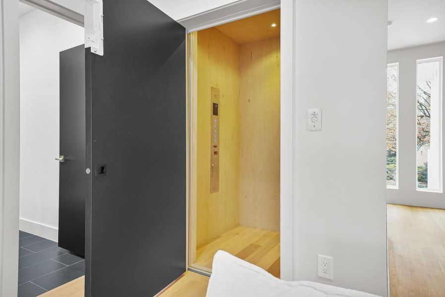 Image 83 of a home in .