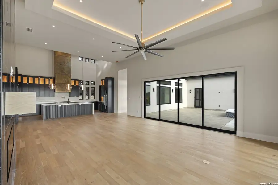 Spacious, unfurnished interior of a new home in , Canyon Lake (Image 62).