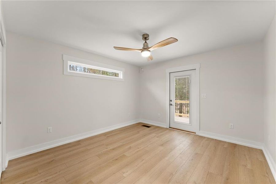 Spacious, unfurnished interior of a new home in , Gainesville (Image 28).