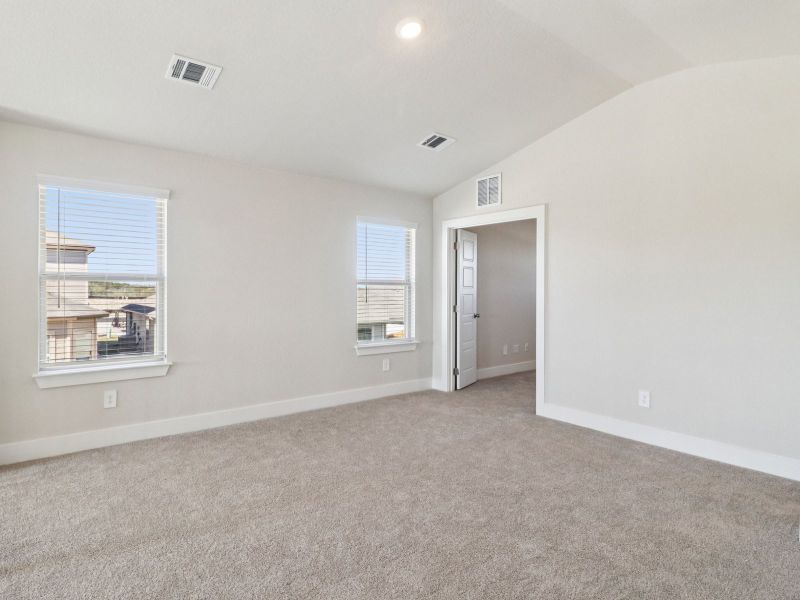 Spacious, unfurnished interior of a new home in Royal Crest, San Antonio (Image 29).