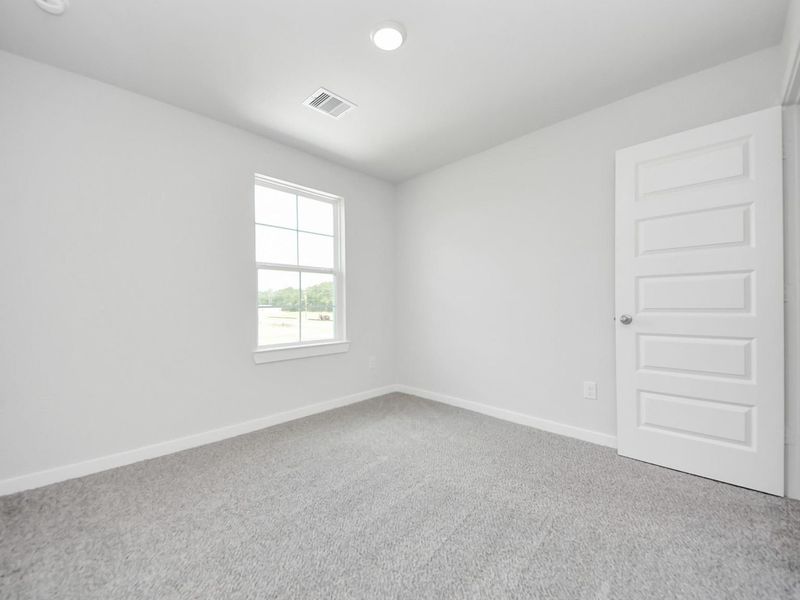 Spacious, unfurnished interior of a new home in Spring Branch Crossing, Conroe (Image 33).