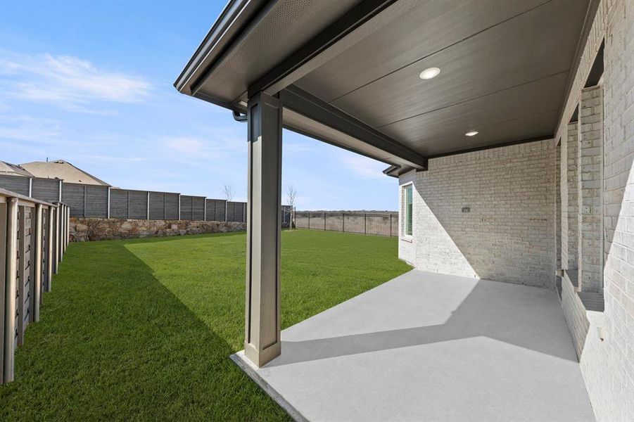 25. 7321 Redmaple - Patio