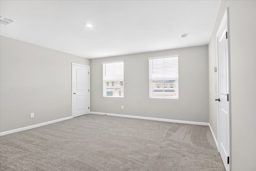 Spacious, unfurnished interior of a new home in Ellison, Spartanburg (Image 8).